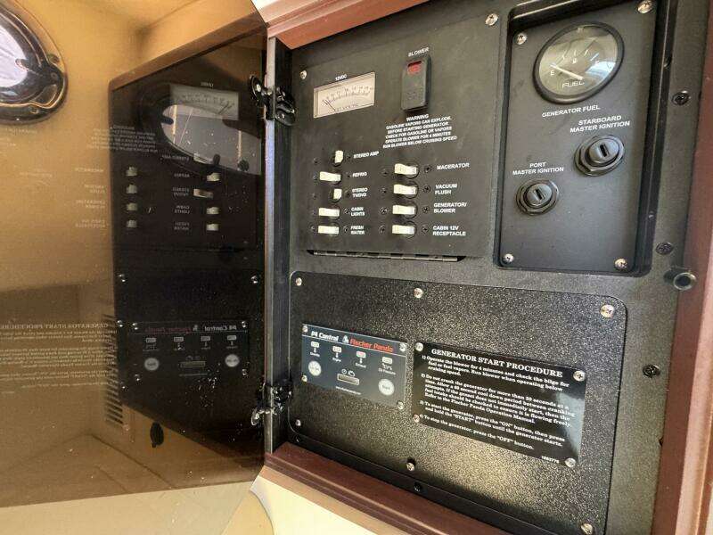 2011 Boston Whaler 305 Conquest