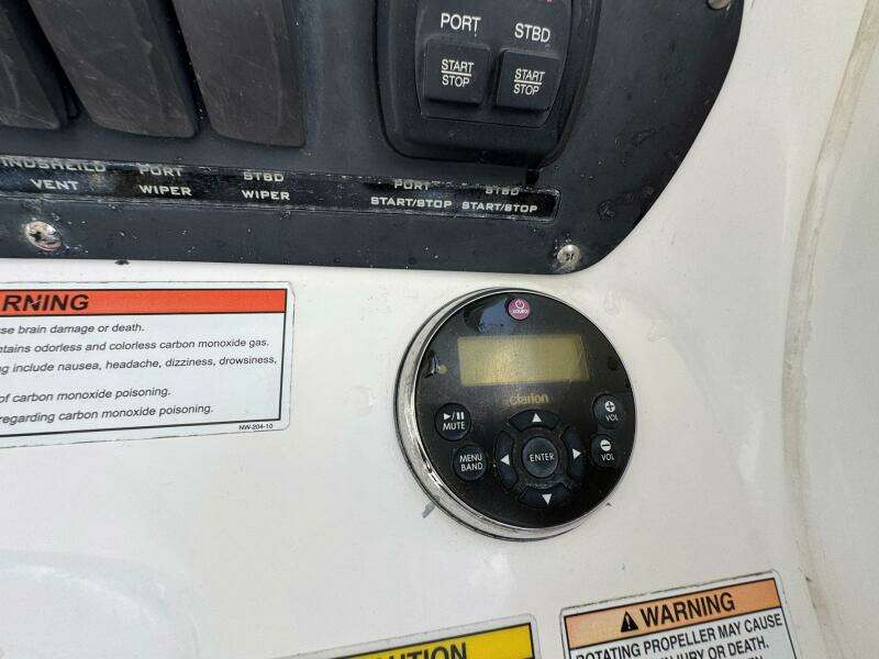 2011 Boston Whaler 305 Conquest