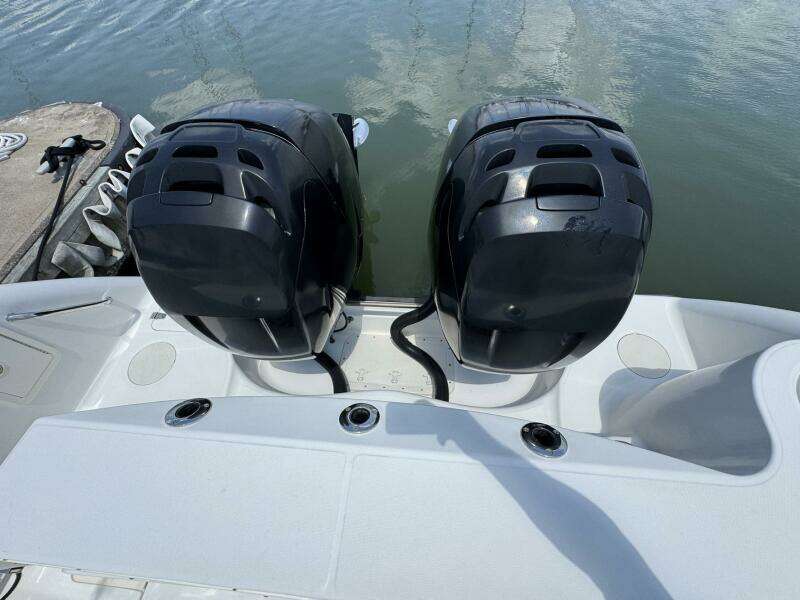 2011 Boston Whaler 305 Conquest