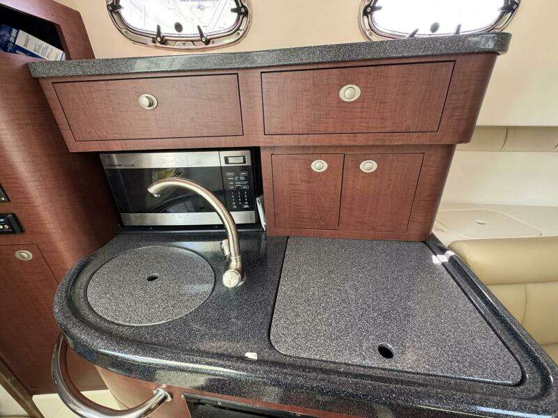 2011 Boston Whaler 305 Conquest