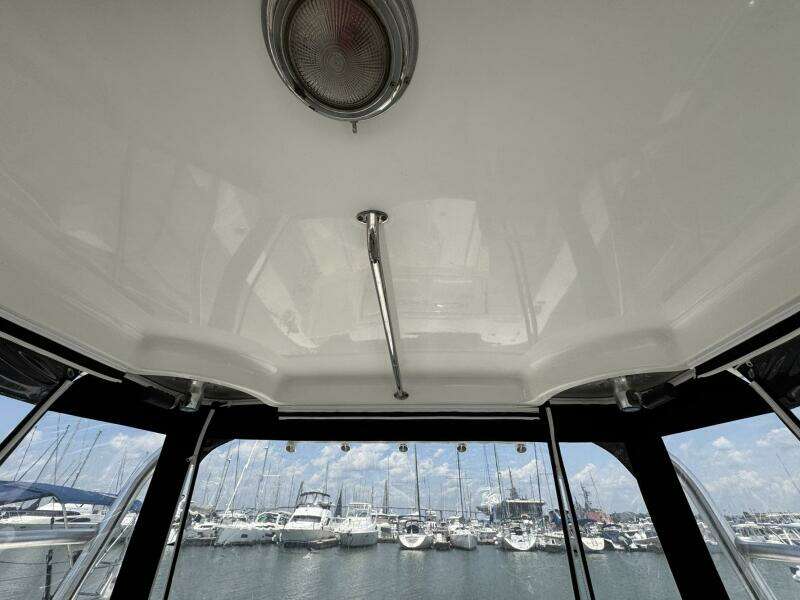 2011 Boston Whaler 305 Conquest