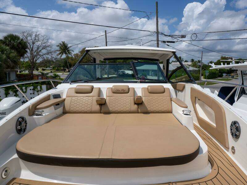 2021 Sea Ray 320 Sundancer