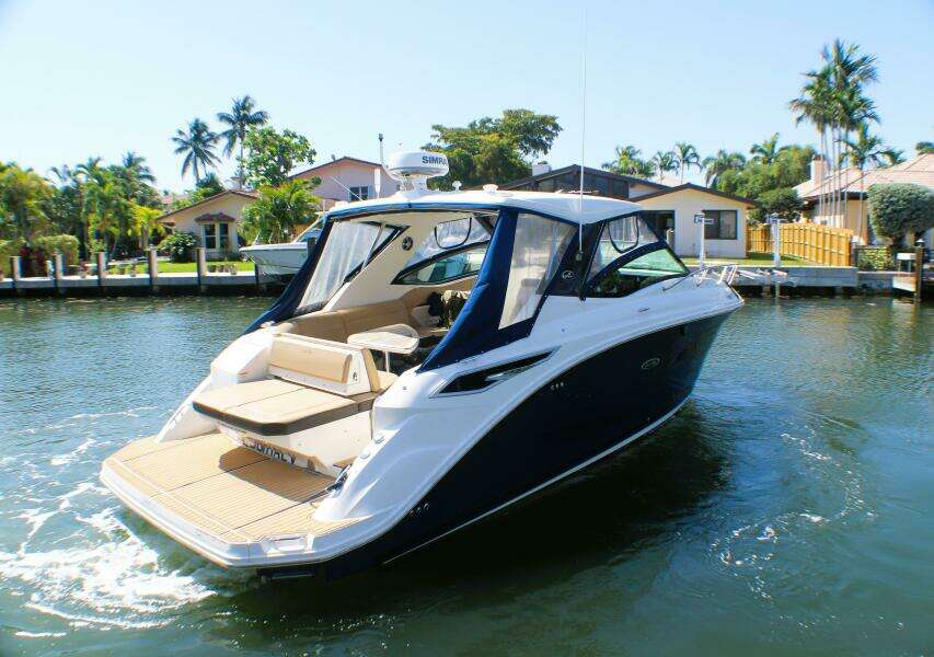 2021 Sea Ray 320 Sundancer
