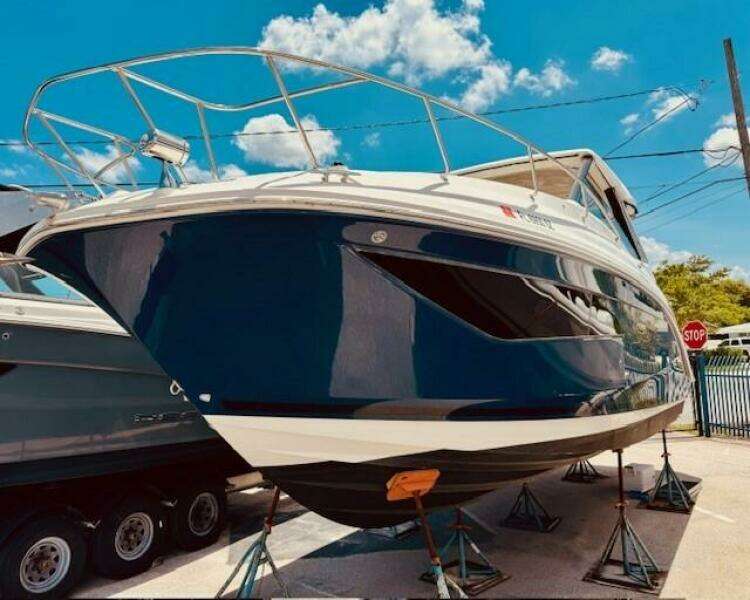 2021 Sea Ray 320 Sundancer