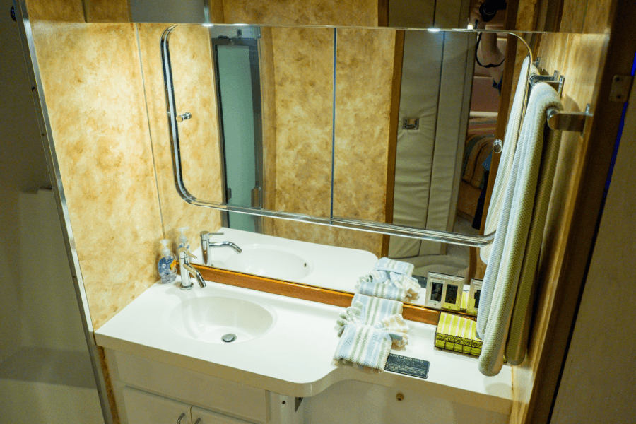 1996 Hatteras 54 CONVERTIBLE