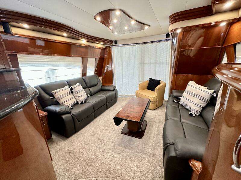 2006 Marquis Flybridge Motor Yacht