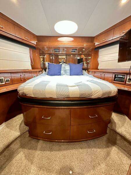 2006 Marquis Flybridge Motor Yacht