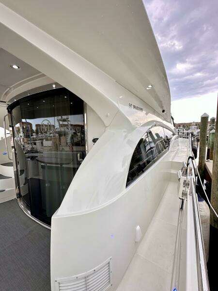 2006 Marquis Flybridge Motor Yacht