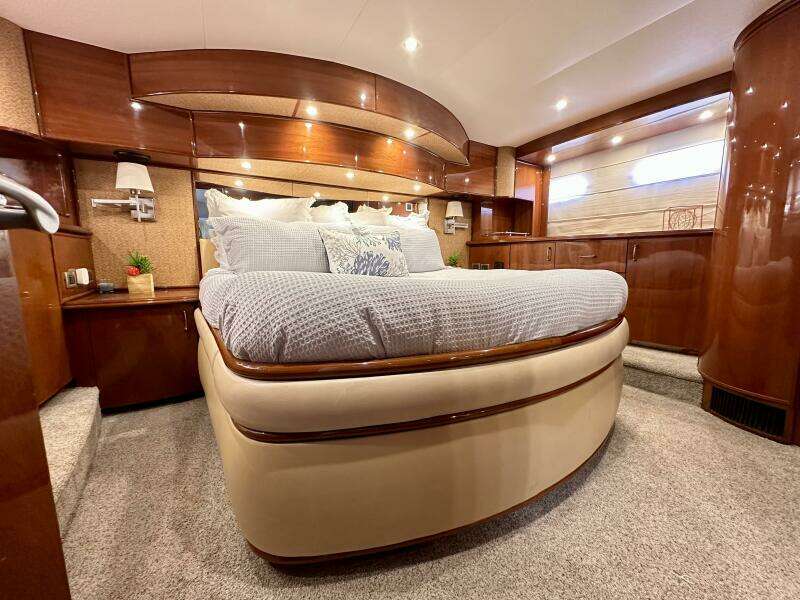 2006 Marquis Flybridge Motor Yacht