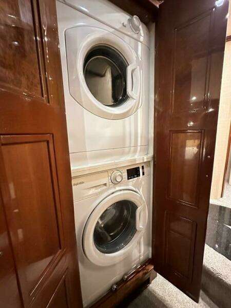 2006 Marquis Flybridge Motor Yacht