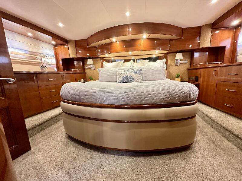 2006 Marquis Flybridge Motor Yacht