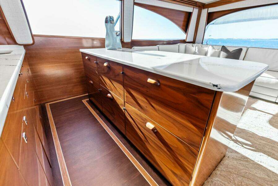 2023 Viking 64 Convertible- SIN PELO- Galley