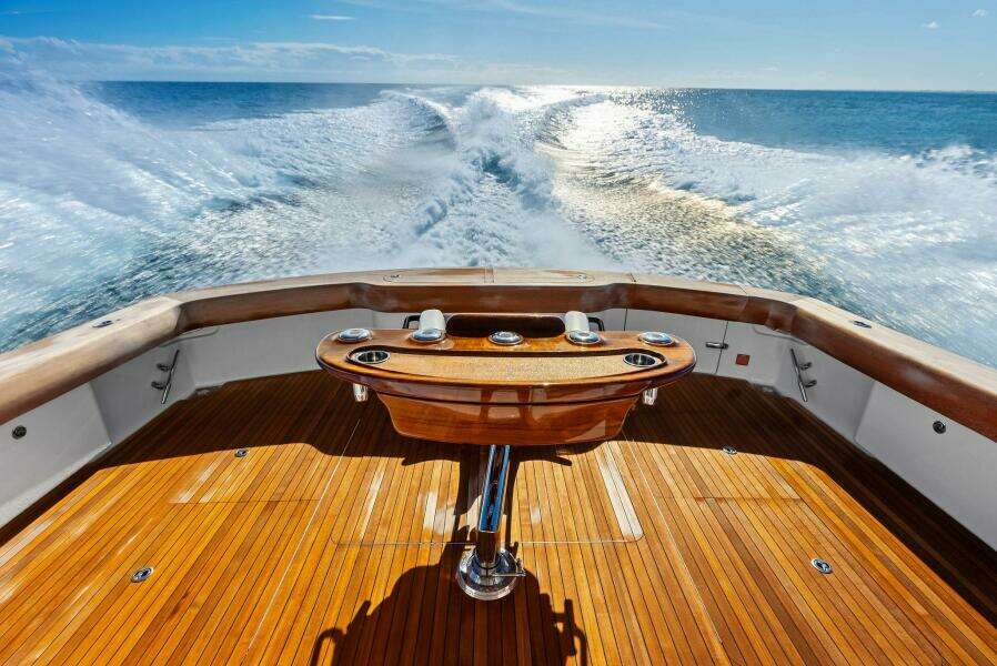 2023 Viking 64 Convertible- SIN PELO- Cockpit