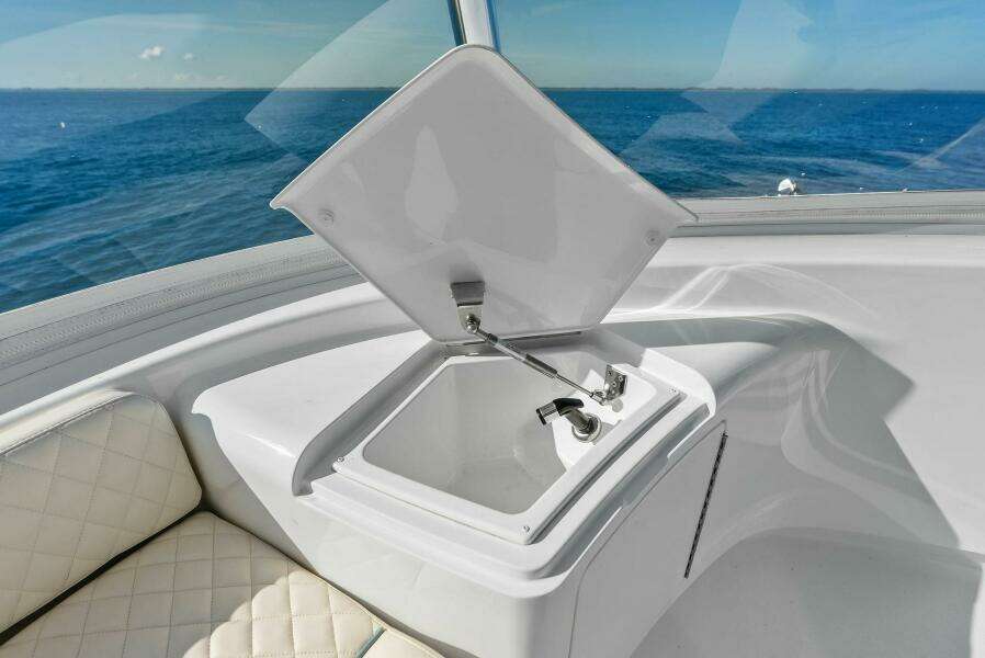 2023 Viking 64 Convertible- SIN PELO- Flybridge