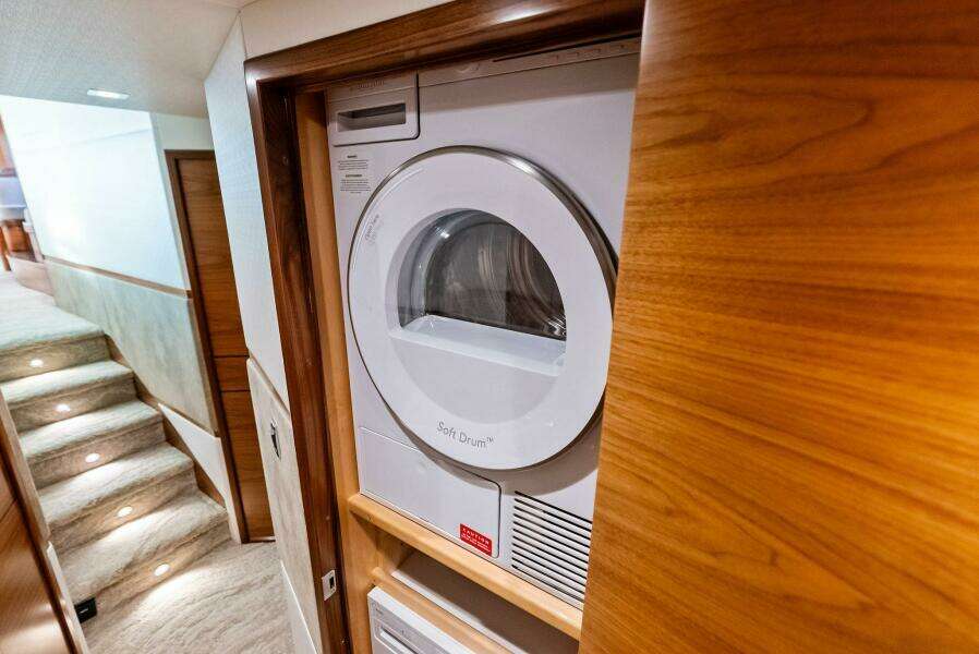 2023 Viking 64 Convertible- SIN PELO- Laundry