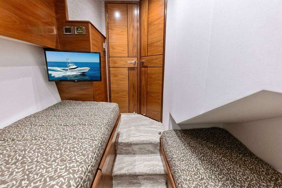 2023 Viking 64 Convertible- SIN PELO-Port Stateroom AFT