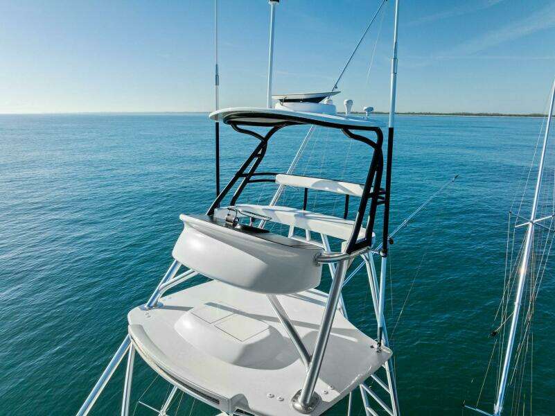 2023 Viking 64 Convertible- SIN PELO- Tower