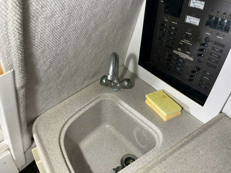 2001 Wellcraft 270 Coastal