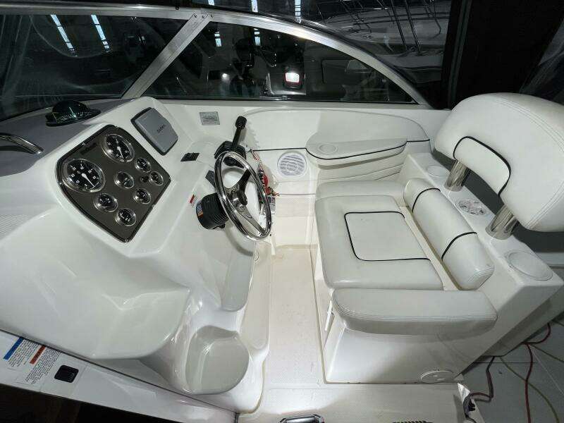 2001 Wellcraft 270 Coastal