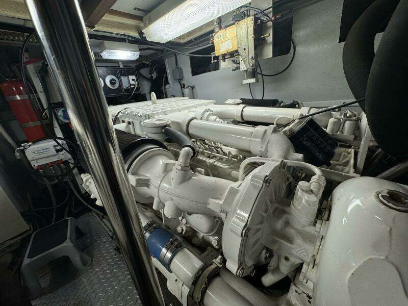 1993 Johnson 56 High Tech Motor Yacht