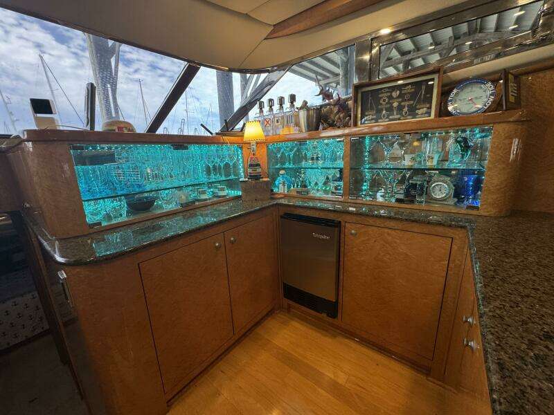 1993 Johnson 56 High Tech Motor Yacht