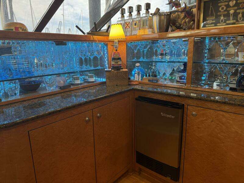 1993 Johnson 56 High Tech Motor Yacht