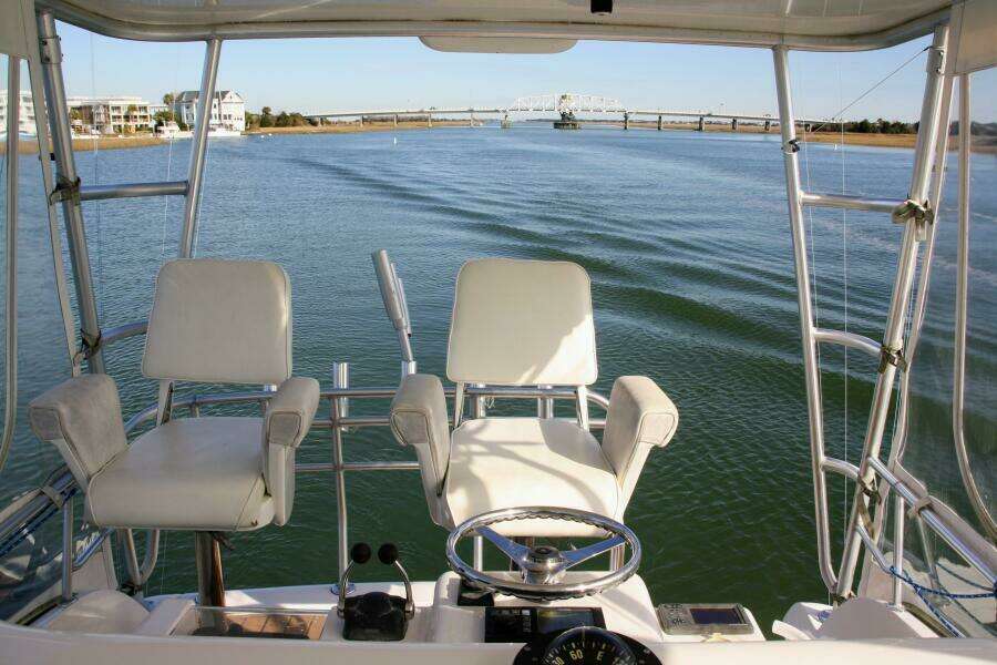 Bertram 39 Lineage- Flybridge