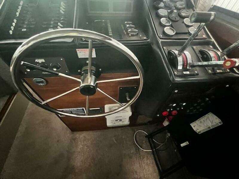 1985 Bayliner 3870 Motoryacht with Flybridge