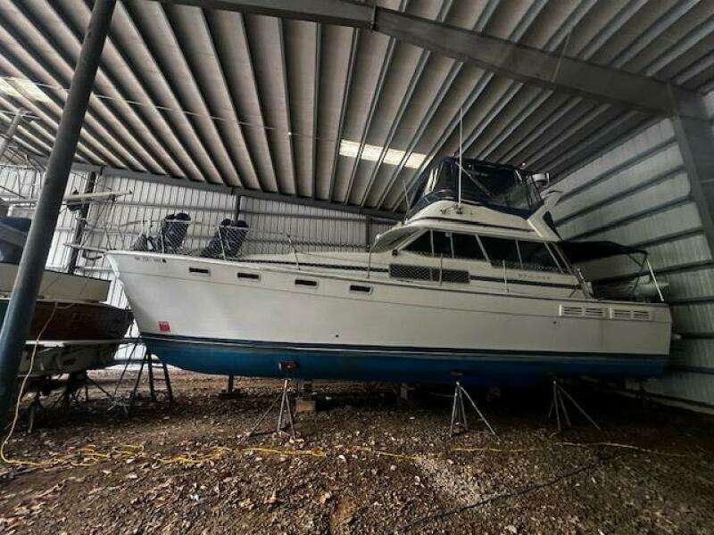 1985 Bayliner 3870 Motoryacht with Flybridge