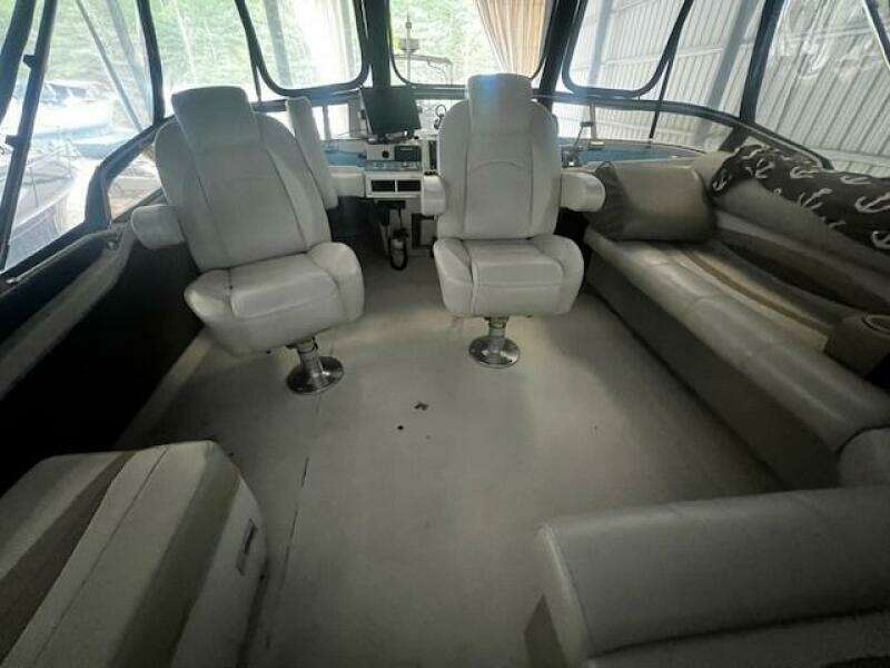 1985 Bayliner 3870 Motoryacht with Flybridge