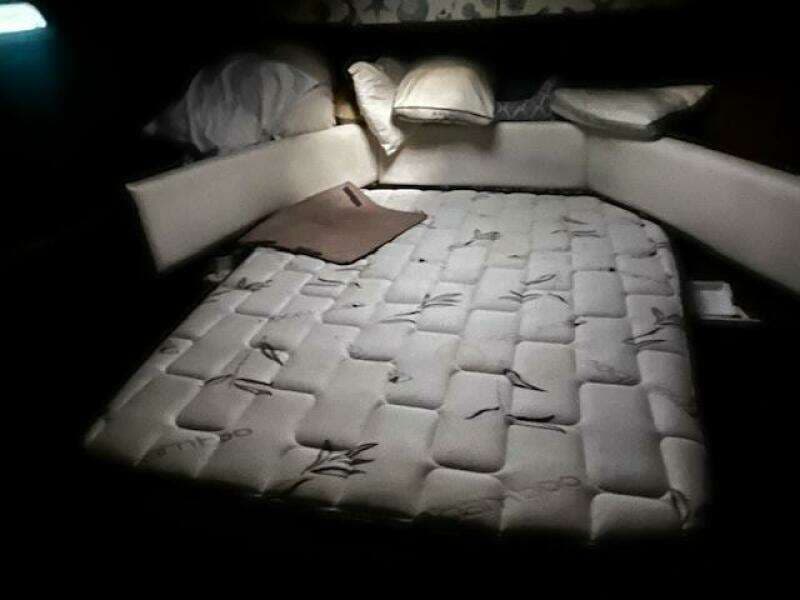 1985 Bayliner 3870 Motoryacht with Flybridge