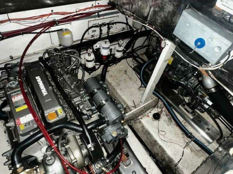 1985 Bayliner 3870 Motoryacht with Flybridge