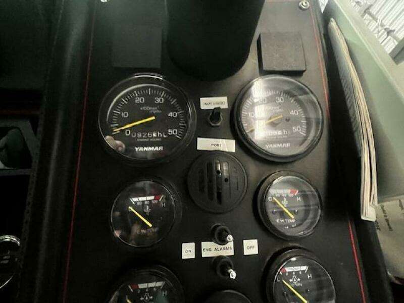 1985 Bayliner 3870 Motoryacht with Flybridge