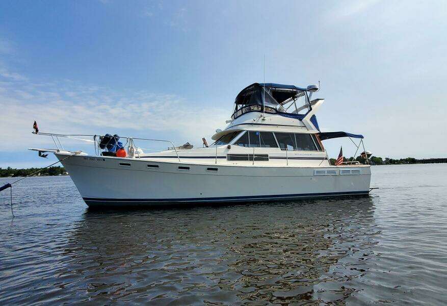 1985 Bayliner 3870 Motoryacht with Flybridge