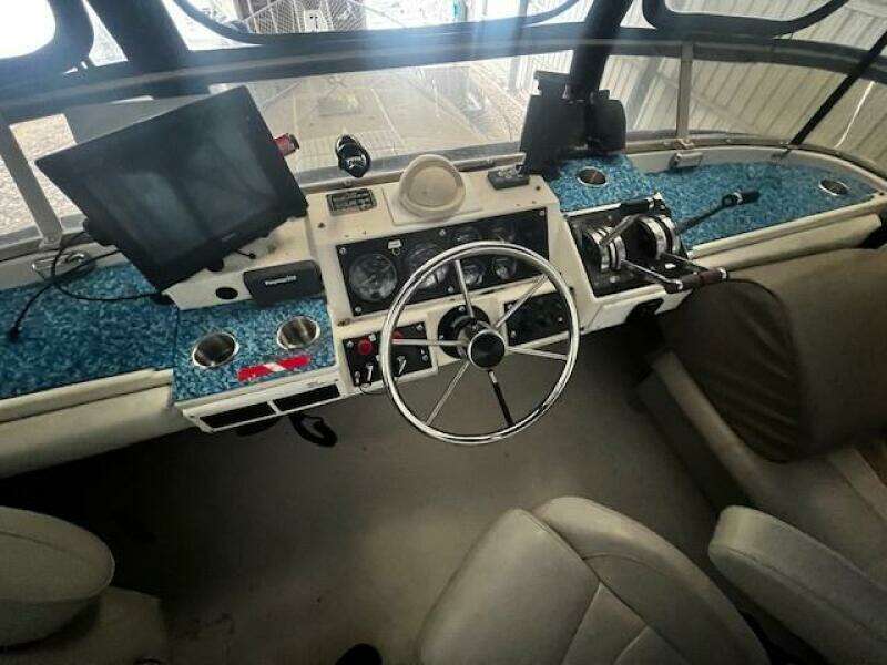 1985 Bayliner 3870 Motoryacht with Flybridge