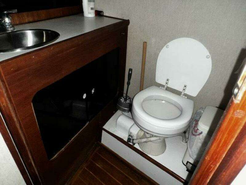 1985 Bayliner 3870 Motoryacht with Flybridge