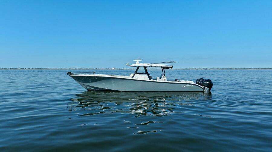 2021 Yellowfin 39 Center Console