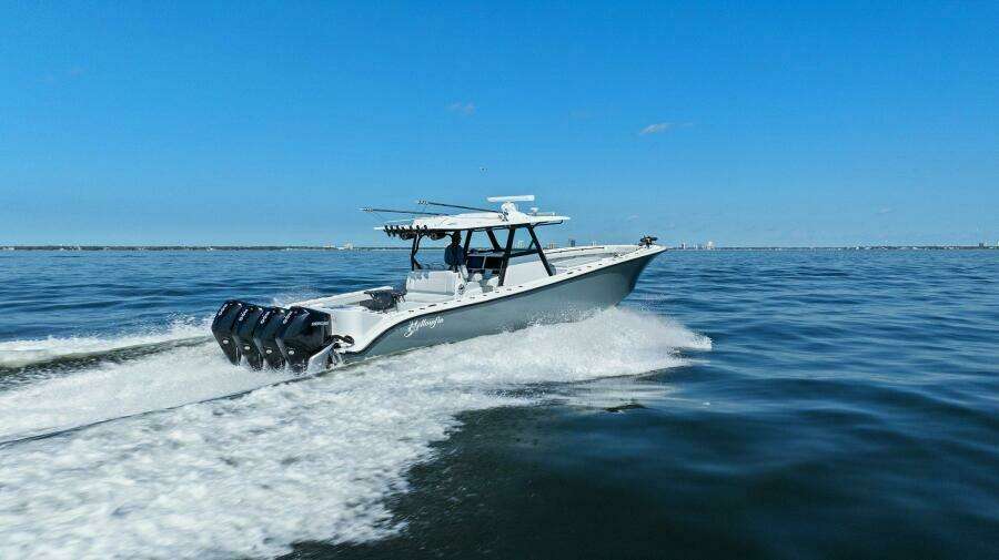 2021 Yellowfin 39 Center Console