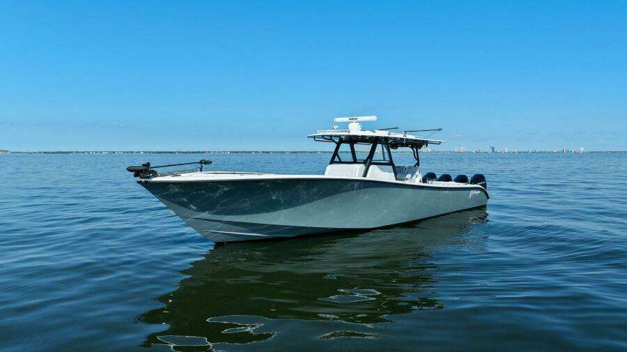 2021 Yellowfin 39 Center Console