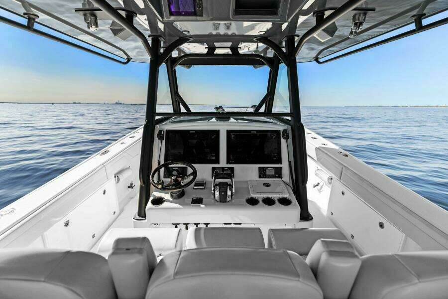 2021 Yellowfin 39 Center Console - Helm