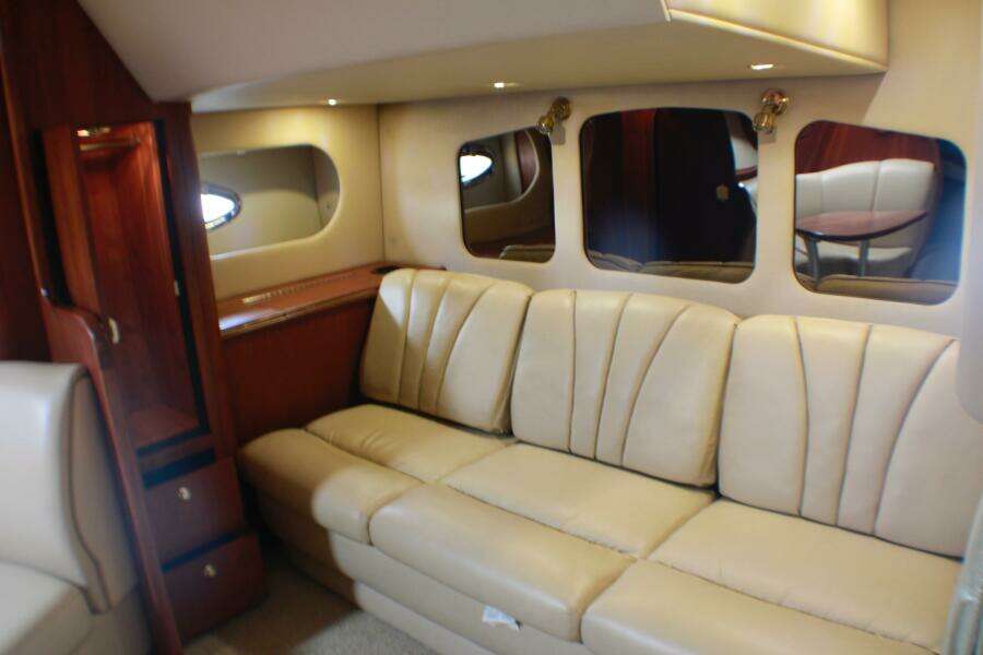 2002 Cruisers Yachts 3672 Express