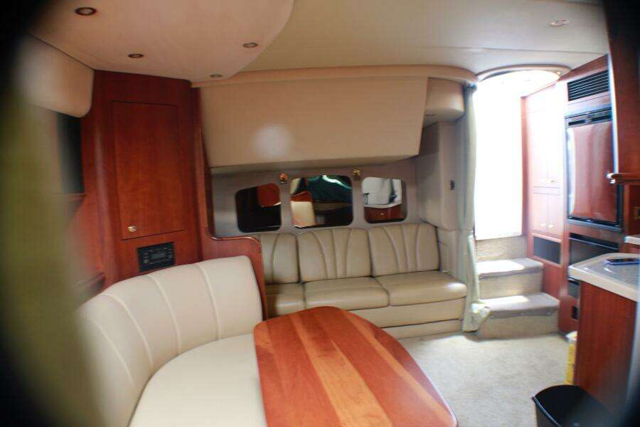 2002 Cruisers Yachts 3672 Express