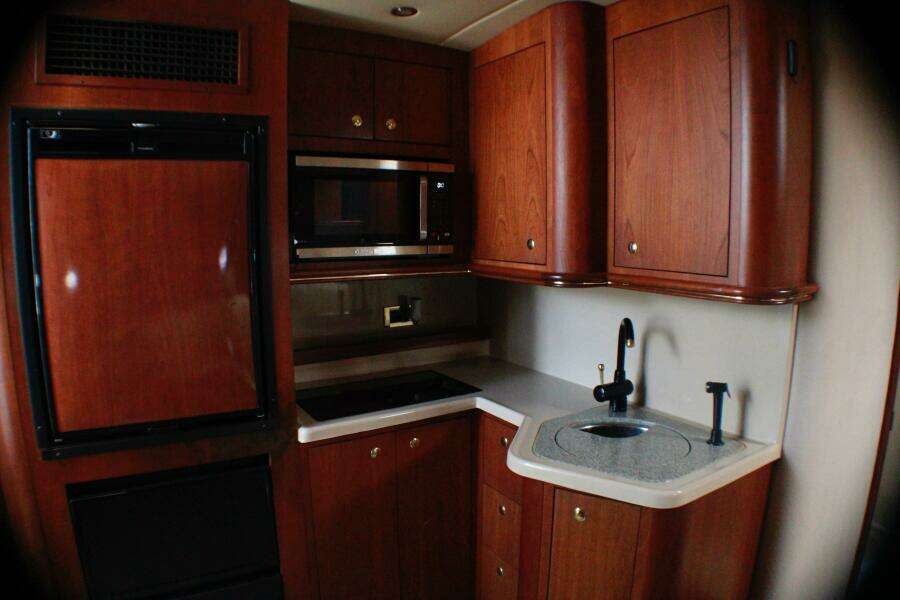 2002 Cruisers Yachts 3672 Express