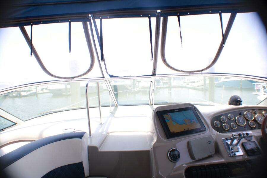 2002 Cruisers Yachts 3672 Express