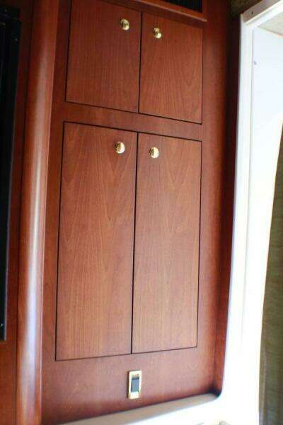 2002 Cruisers Yachts 3672 Express