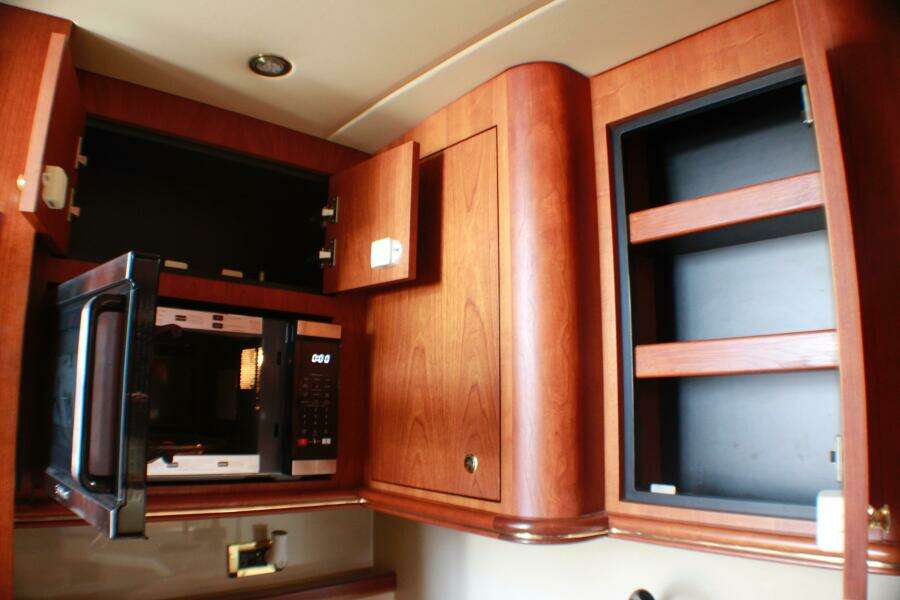 2002 Cruisers Yachts 3672 Express