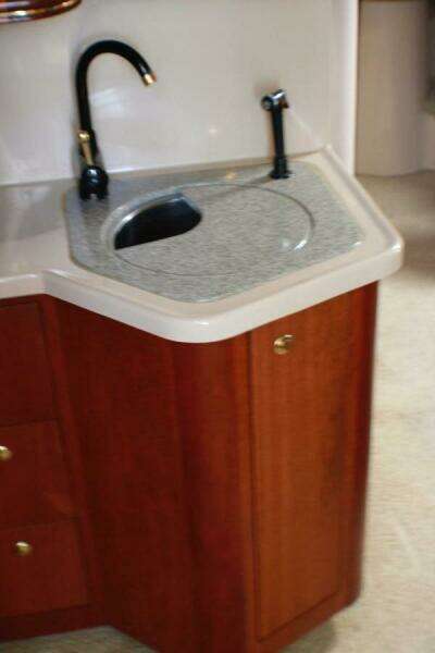 2002 Cruisers Yachts 3672 Express