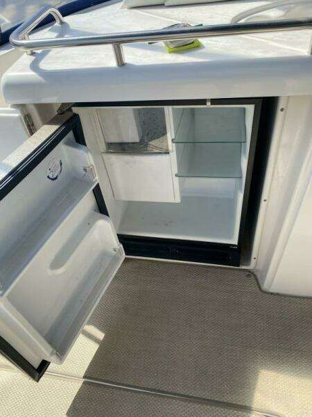 2002 Cruisers Yachts 3672 Express