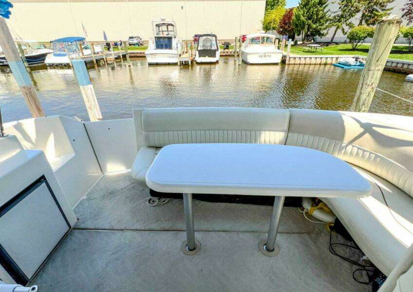 1998 Cruisers Yachts 3575 Esprit