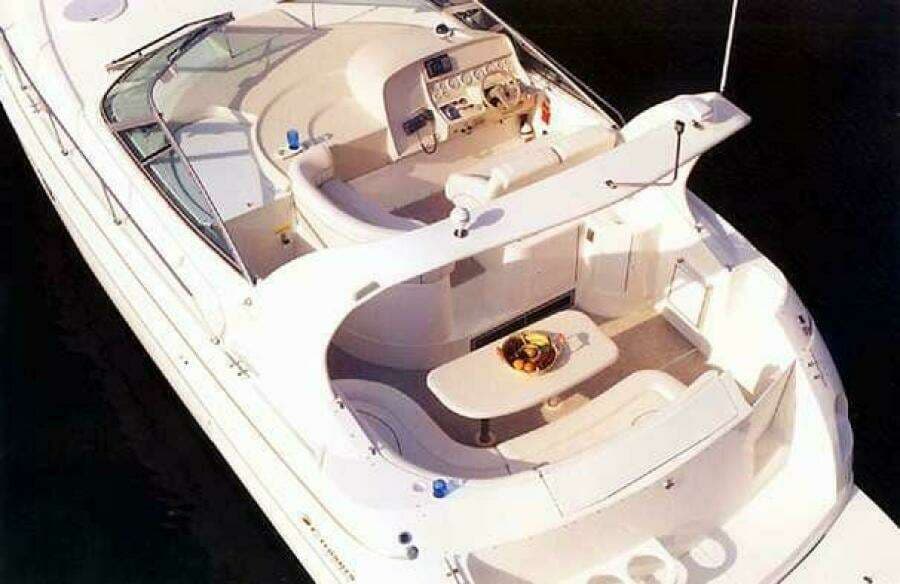 1998 Cruisers Yachts 3575 Esprit